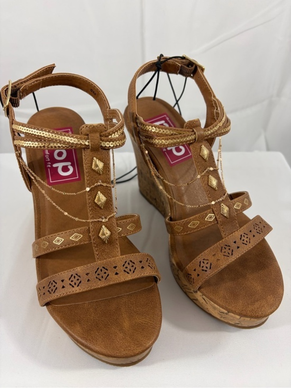 NWT Pop Women’s Size 6 Tan Wedge Sandals with Gold Accents